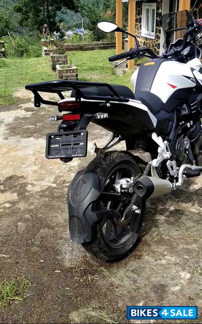 White Benelli TRK 251 White Benelli TRK 251