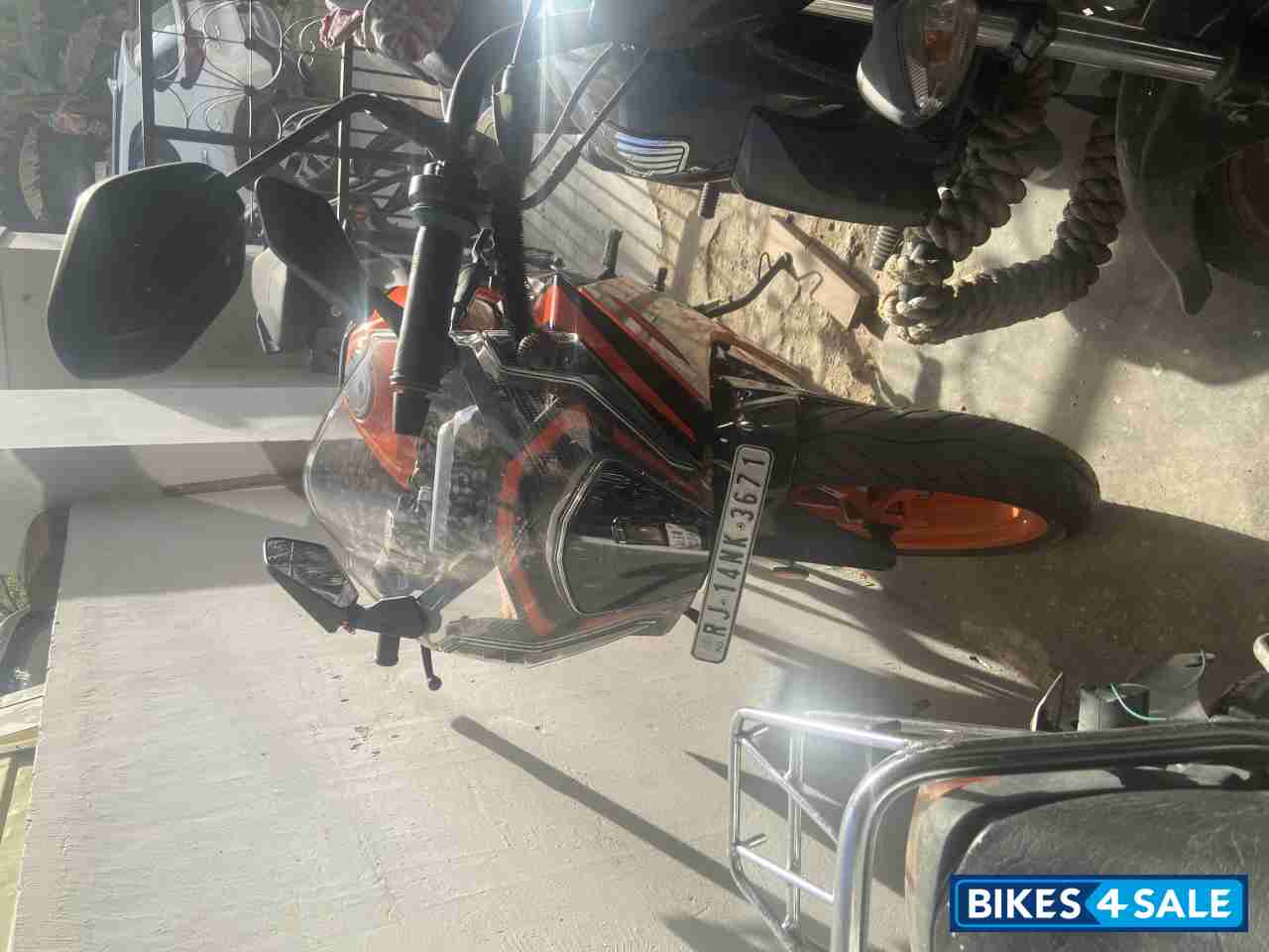 Ebony Black Met KTM RC 200