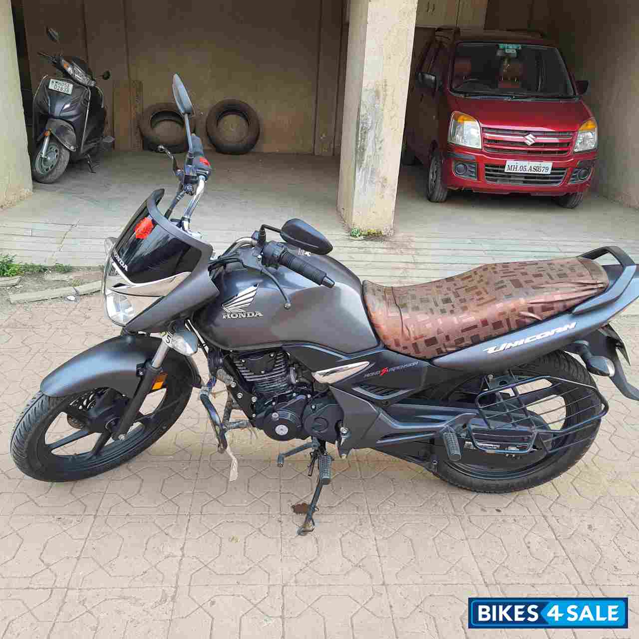 Grey Honda Unicorn 160 BS6