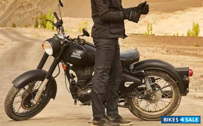 Royal Enfield Classic Stealth Black