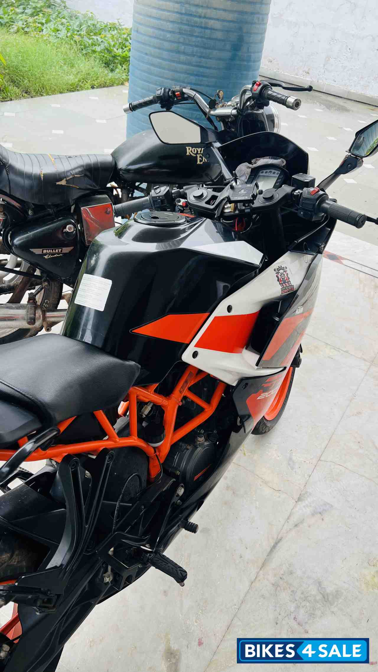 Black KTM RC 200