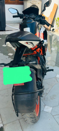 Black KTM RC 200