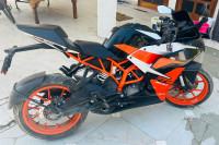 Black KTM RC 200