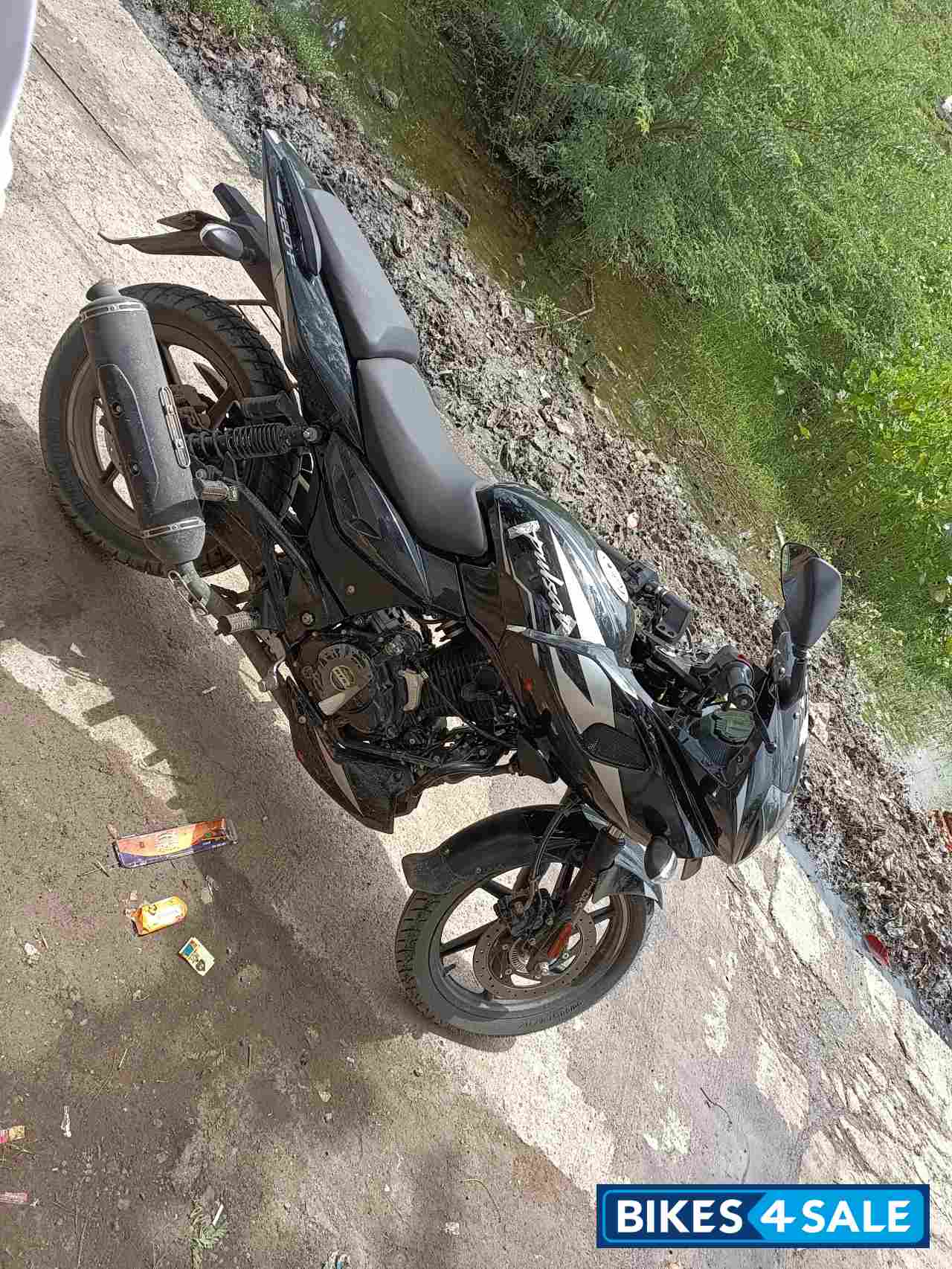 Bajaj Pulsar 220F