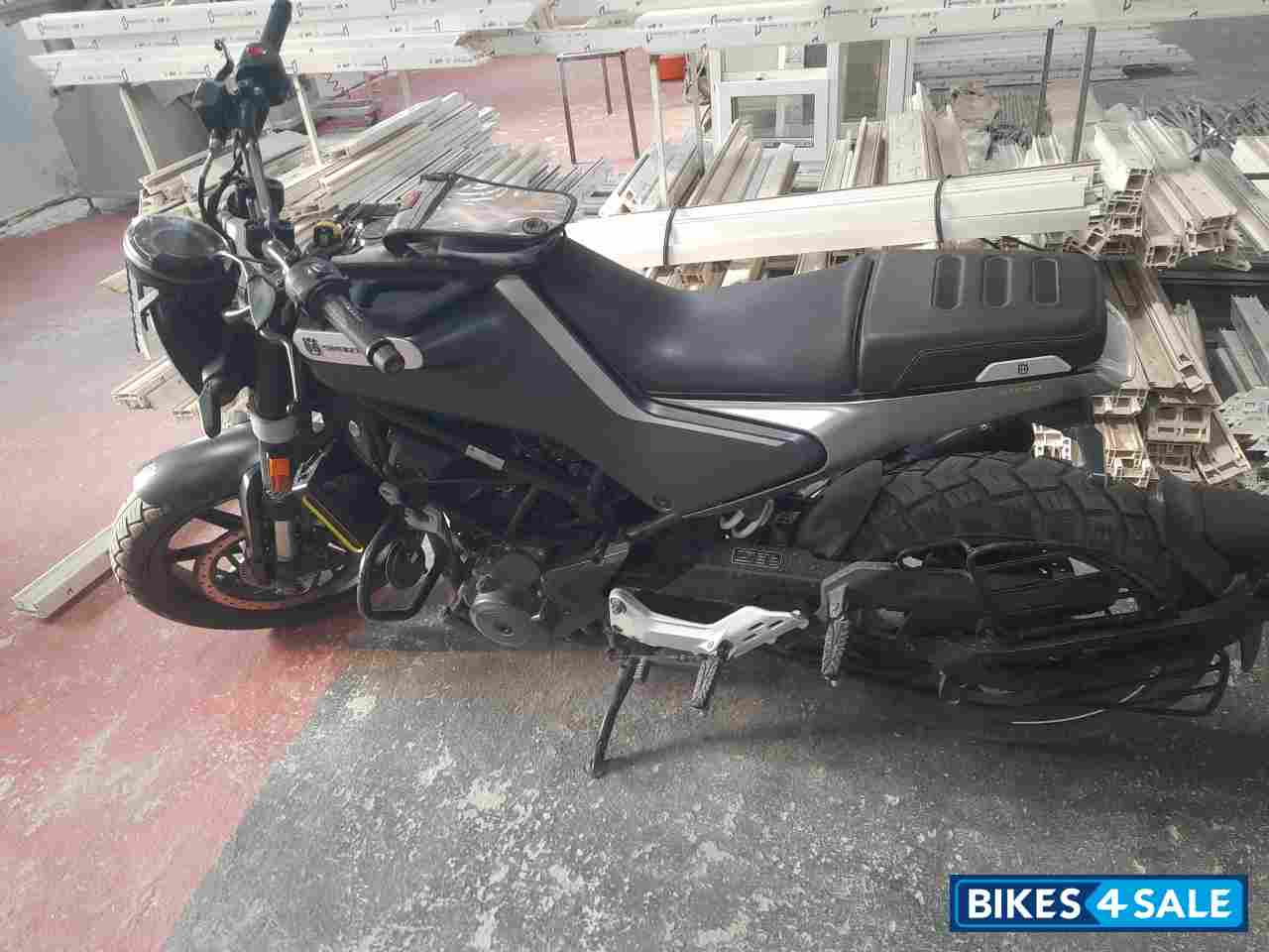 Husqvarna Svartpilen 250