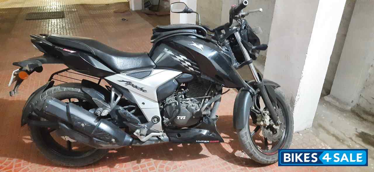 Black TVS Apache RTR 160 4V
