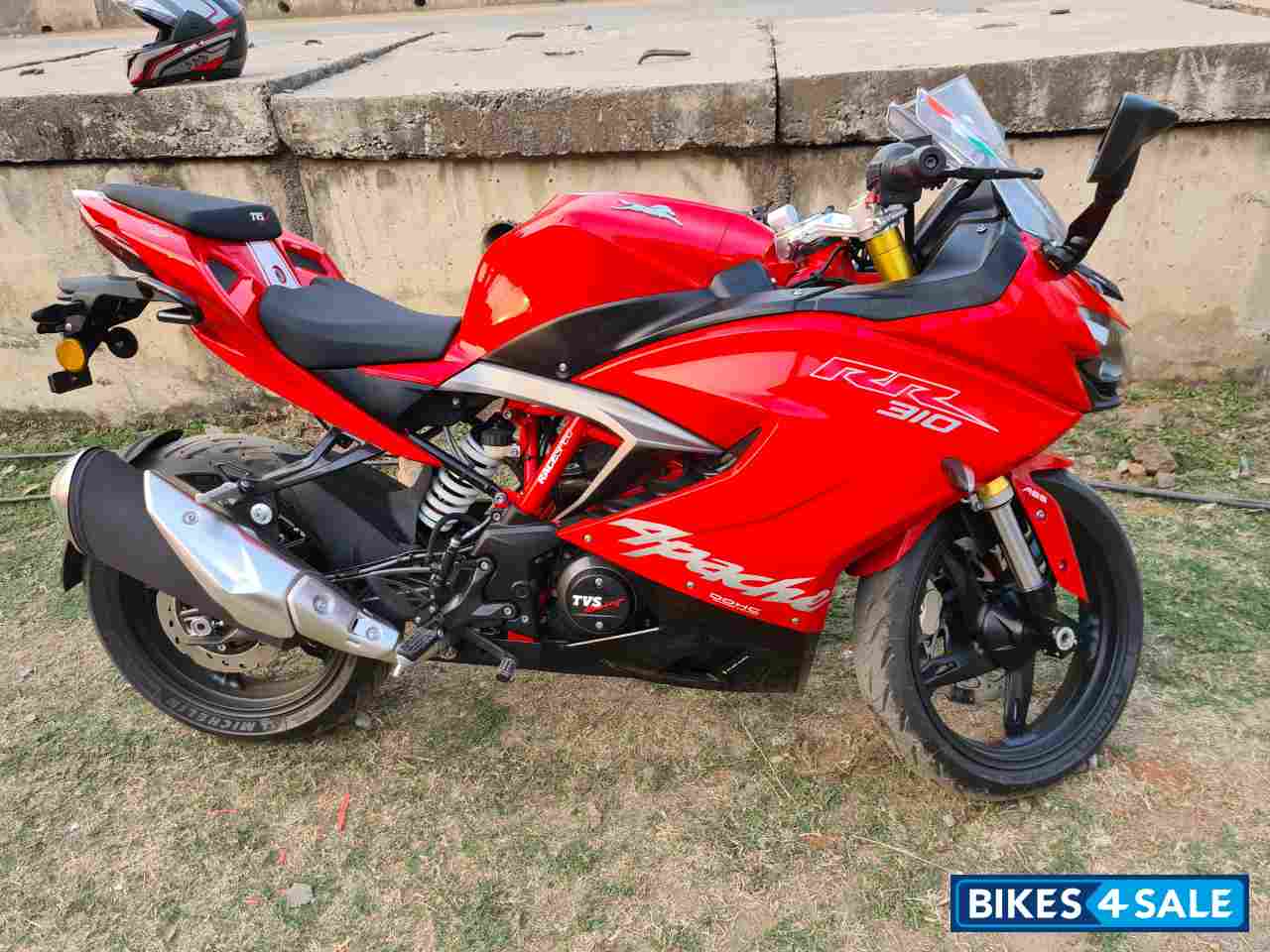 Red TVS Apache RR 310
