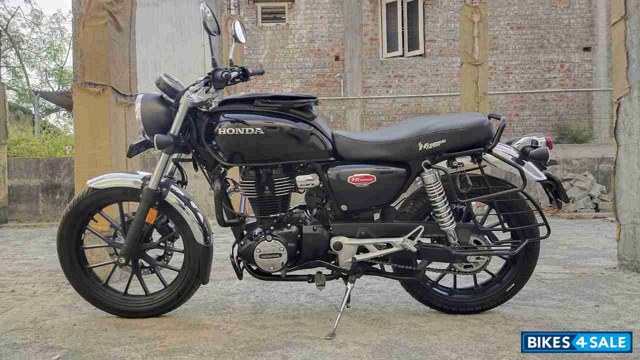 Black Honda Hness CB350 DLX