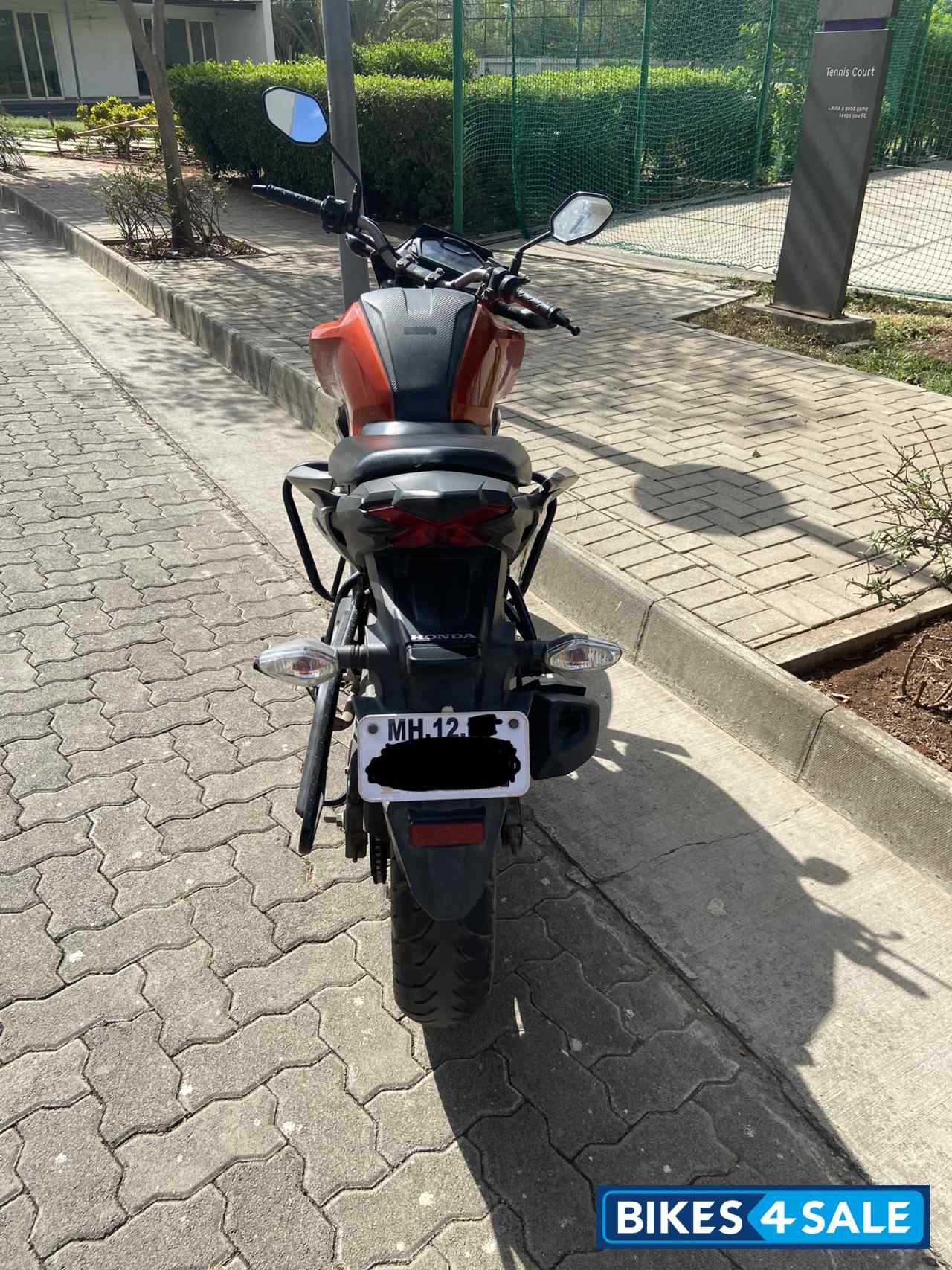 Honda CB 160R Picture 5. Bike ID 550077. Bike located in Pune Bikes4Sale