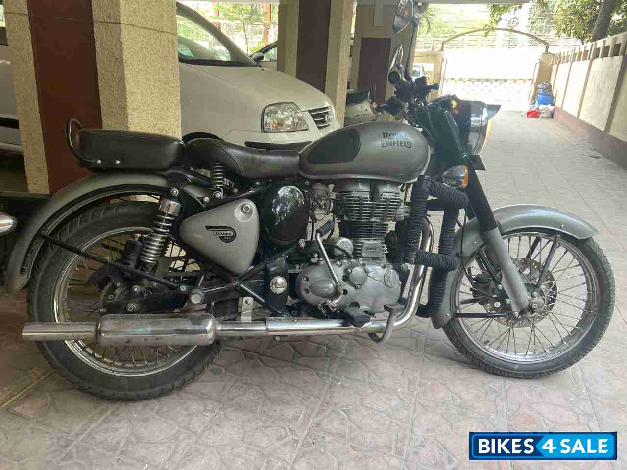 Gunmetal Grey Royal Enfield Classic Gunmetal Grey