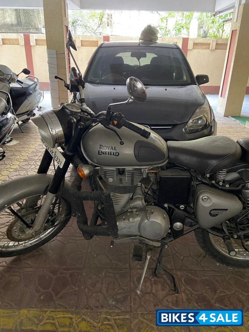 Gunmetal Grey Royal Enfield Classic Gunmetal Grey