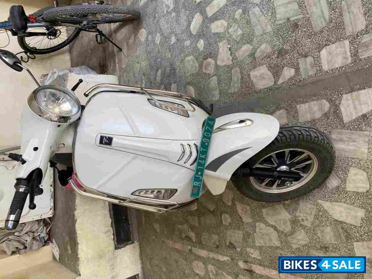 White Pure EV epluto 7G