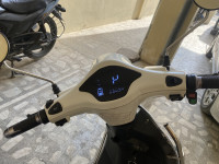 White Pure EV epluto 7G