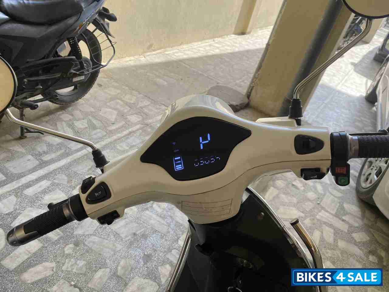 White Pure EV epluto 7G White Pure EV epluto 7G