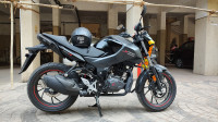 Matte Black Hero Xtreme 160R Stealth Edition