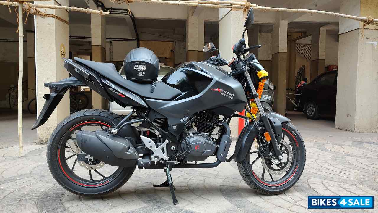 Matte Black Hero Xtreme 160R Stealth Edition