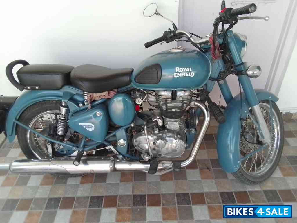 Squarden Blue Royal Enfield Classic Squadron Blue