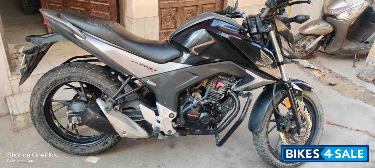 Black Honda CB Hornet 160R