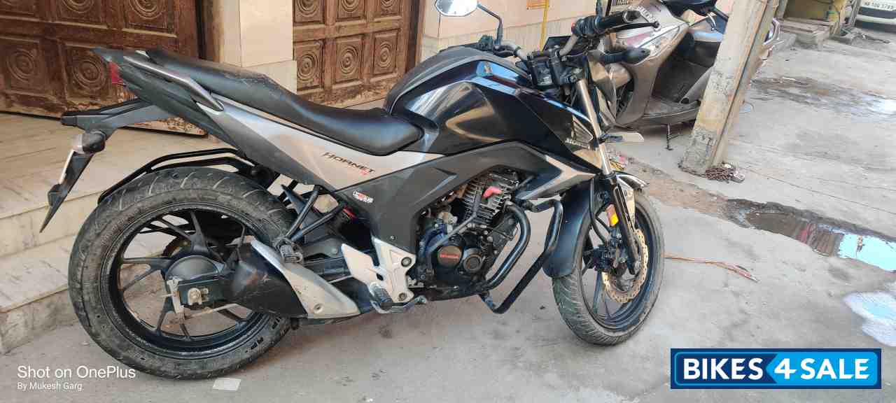 Black Honda CB Hornet 160R