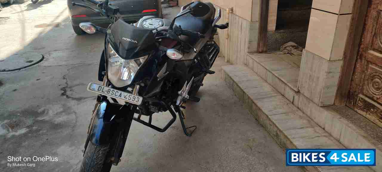 Black Honda CB Hornet 160R