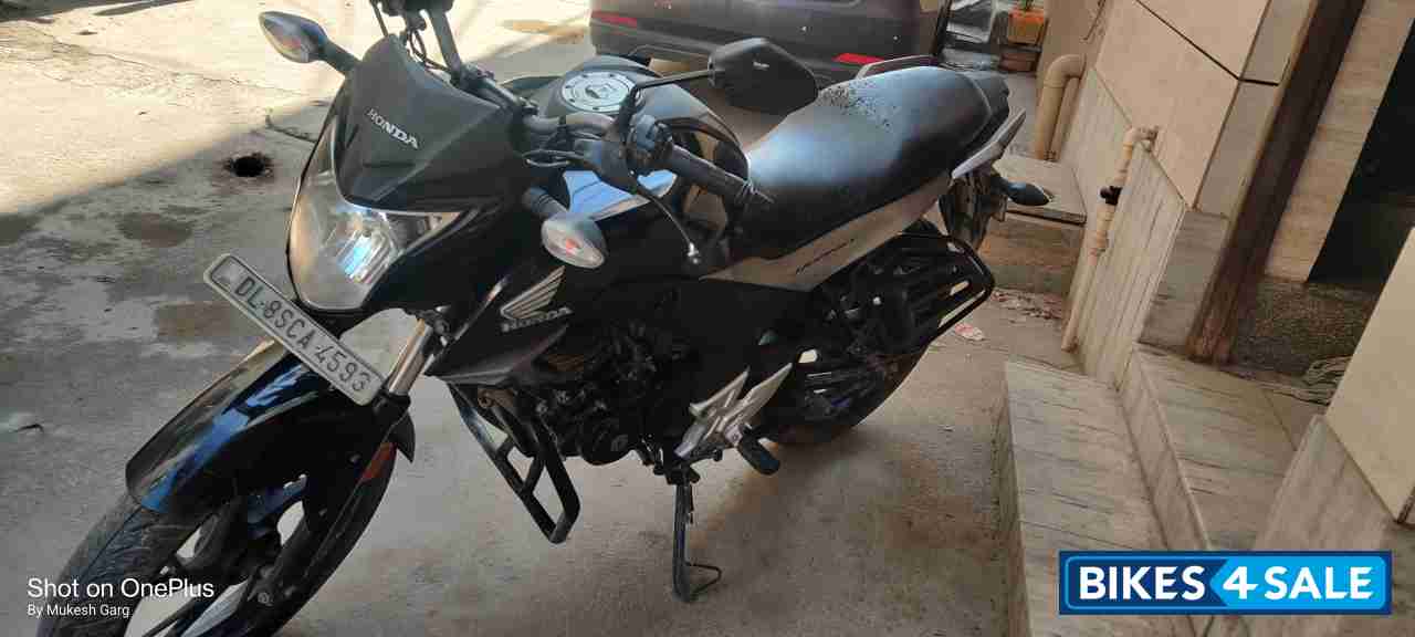 Black Honda CB Hornet 160R