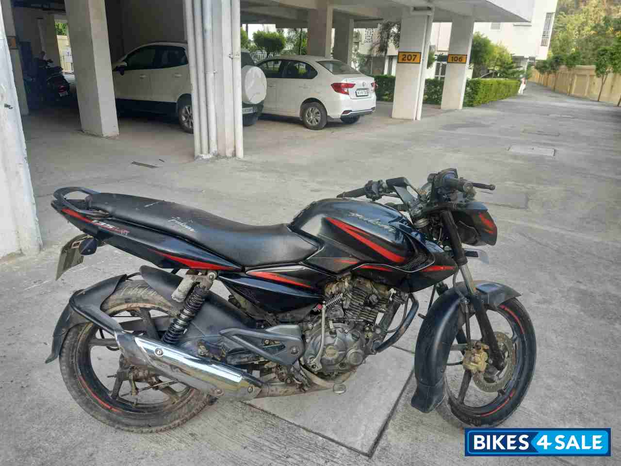 Black Bajaj Pulsar 135LS