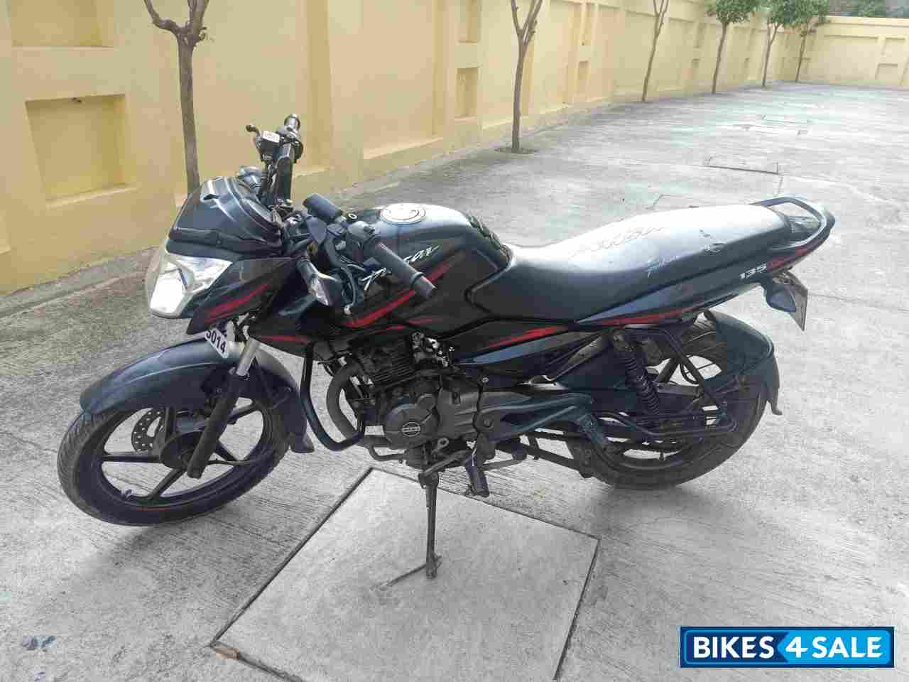 Black Bajaj Pulsar 135LS