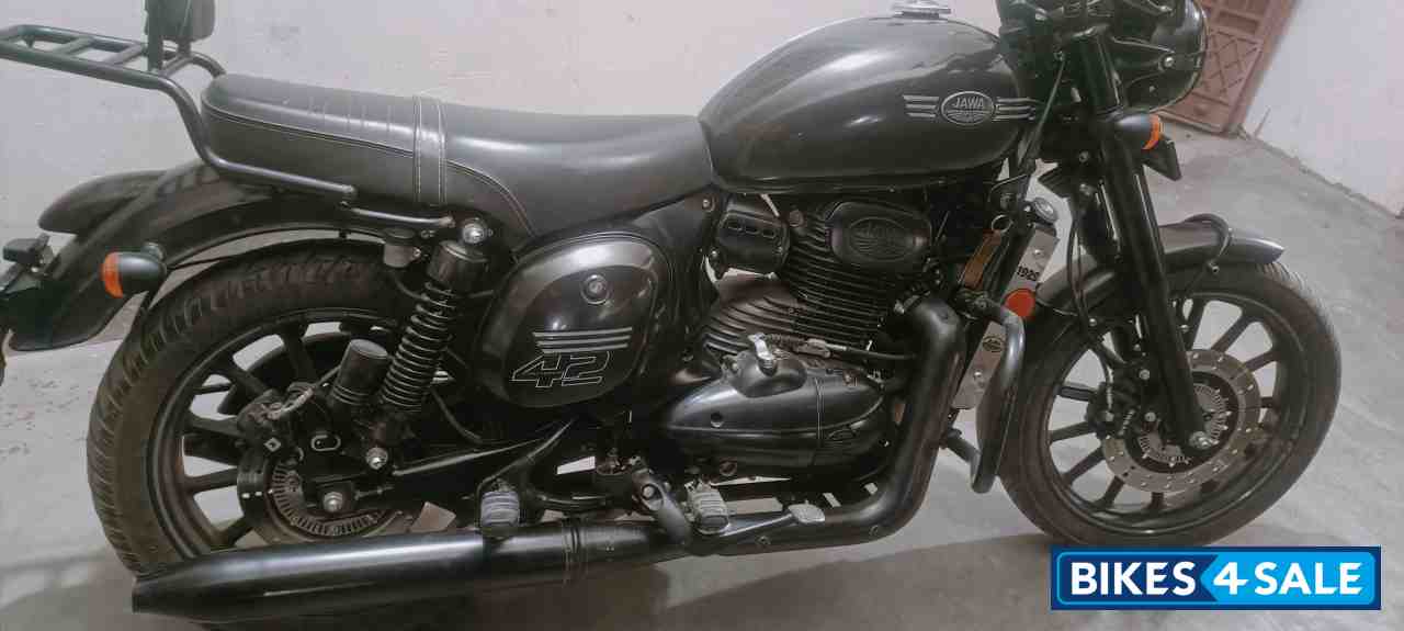 Jawa 42 Dual Channel ABS AllStar Black