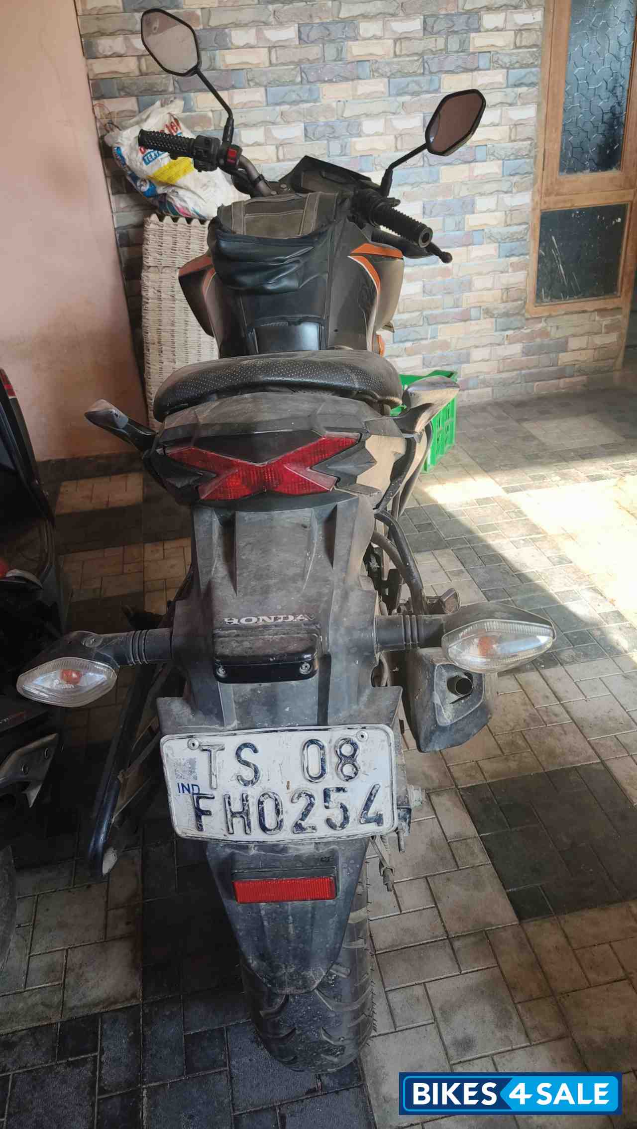 Mat Axis Grey Metallic Honda CB Hornet 160R