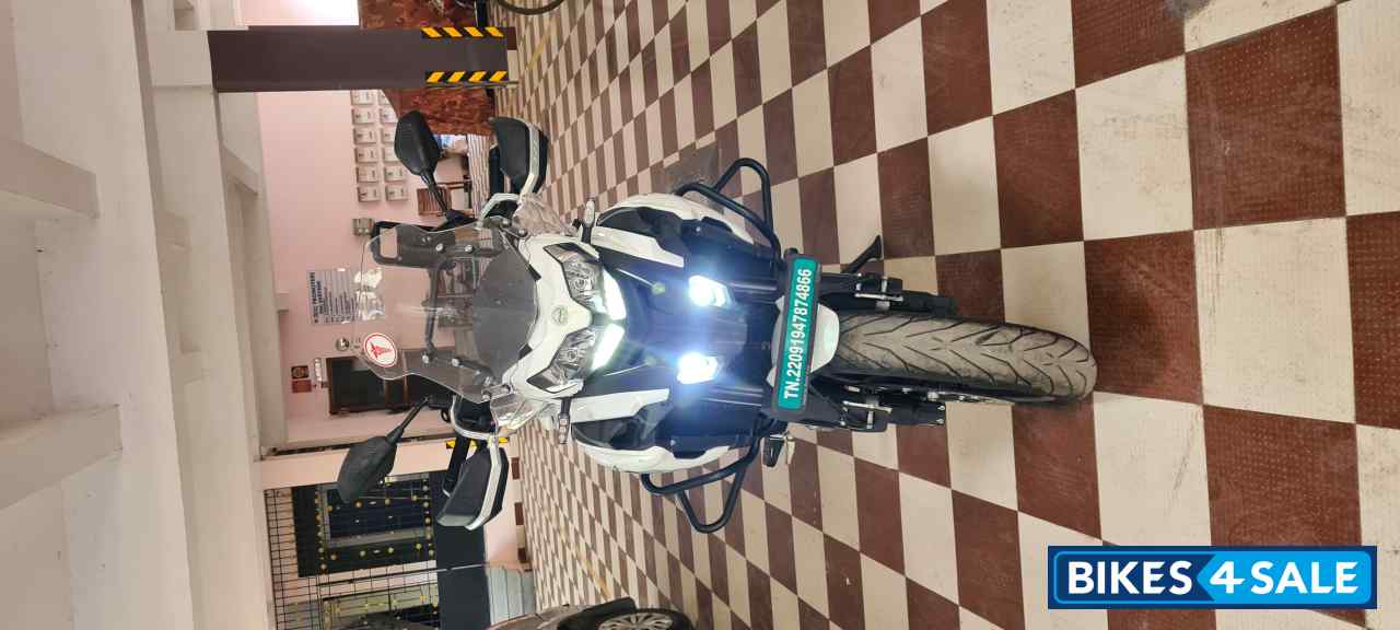 White Benelli TRK 502