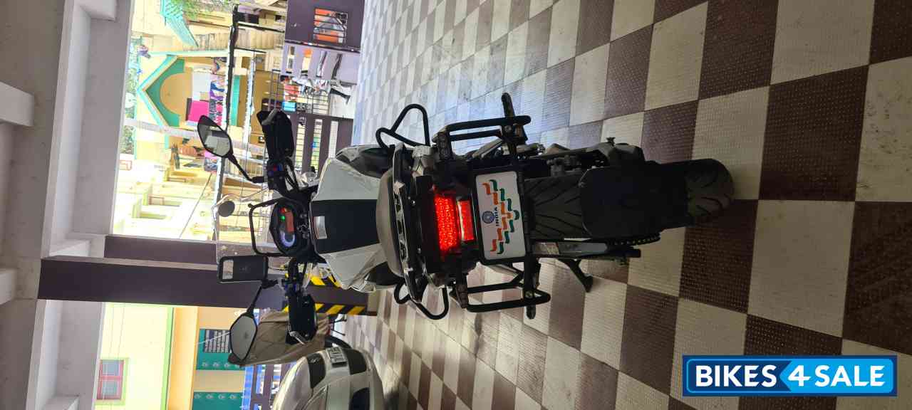 White Benelli TRK 502