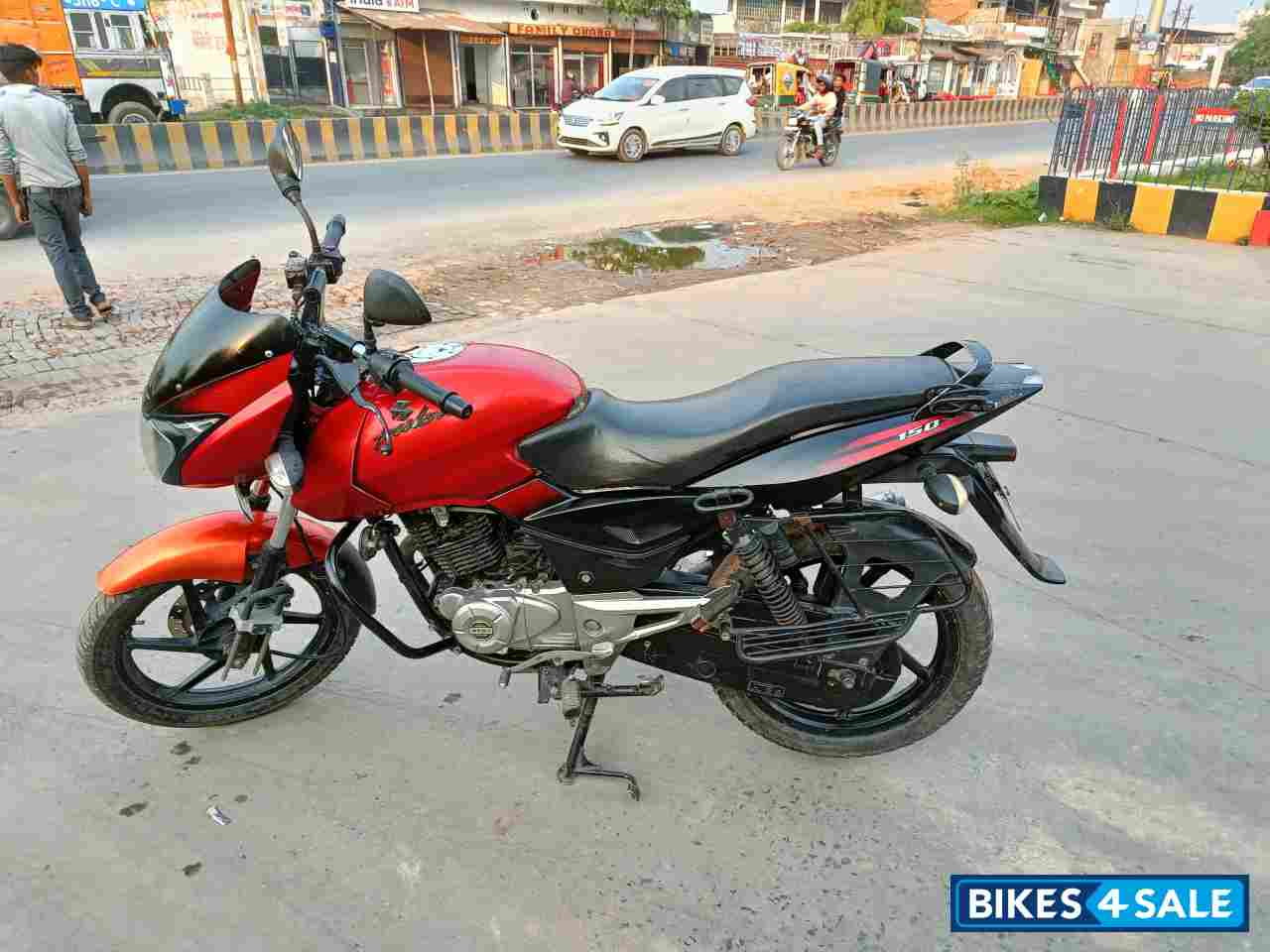 Red Bajaj Pulsar 150