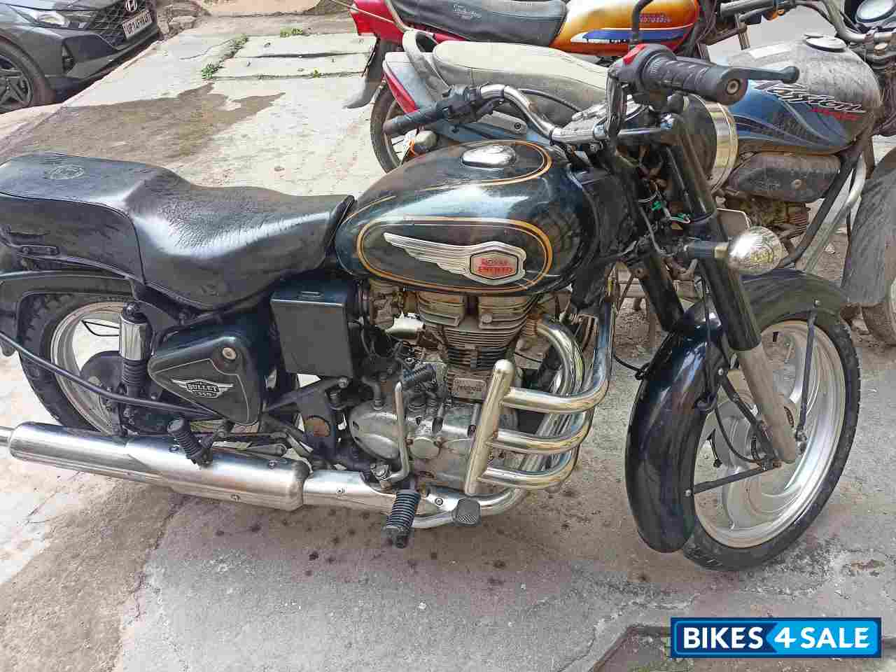 Black Royal Enfield Bullet Standard 350