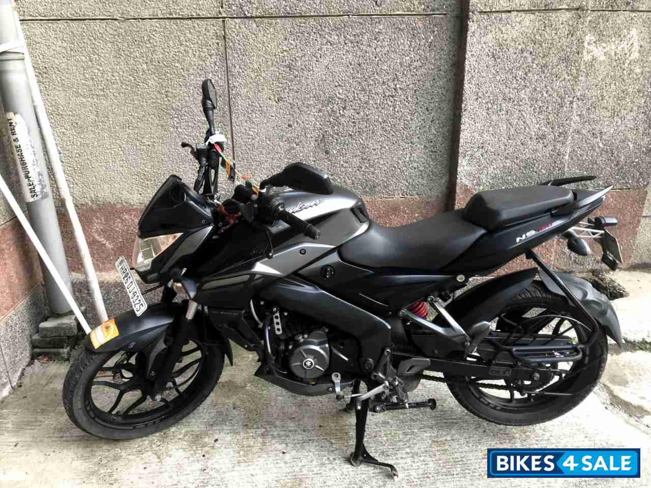 Gray Bajaj Pulsar NS 160
