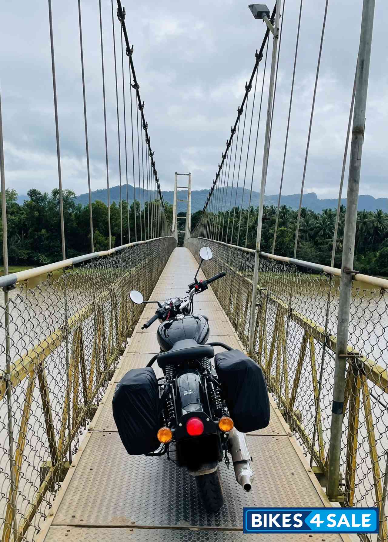 Royal Enfield Classic Stealth Black