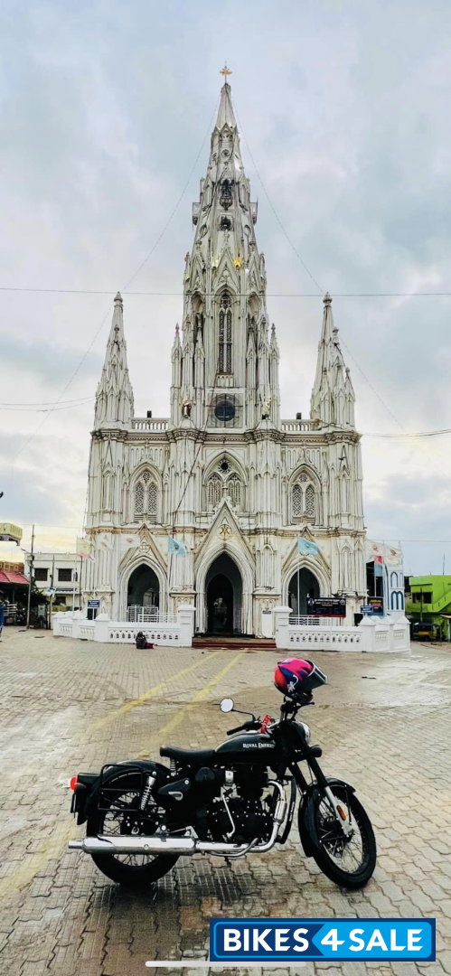Royal Enfield Classic Stealth Black