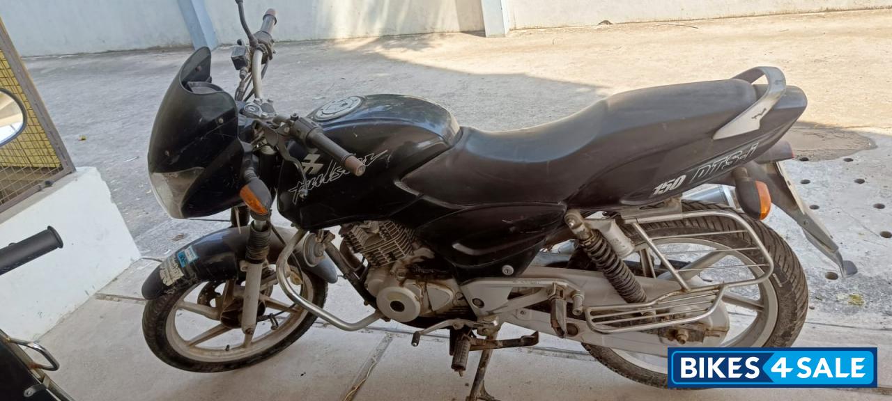Black Bajaj Pulsar 150 DTSi