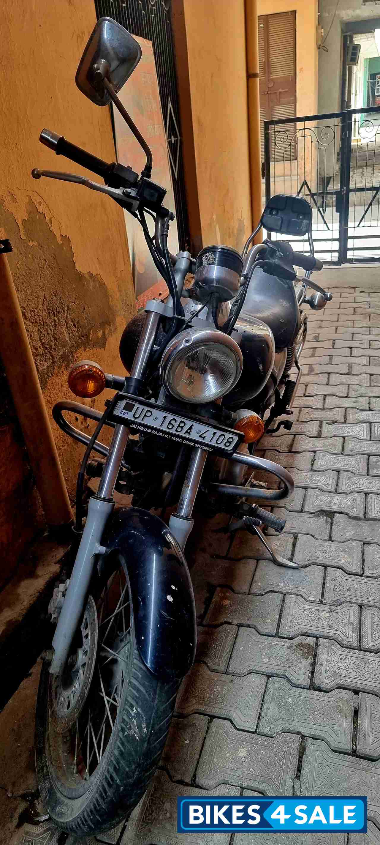 Bajaj Avenger 220 DTS-i