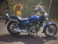 Blue Bajaj Avenger 220 DTS-i
