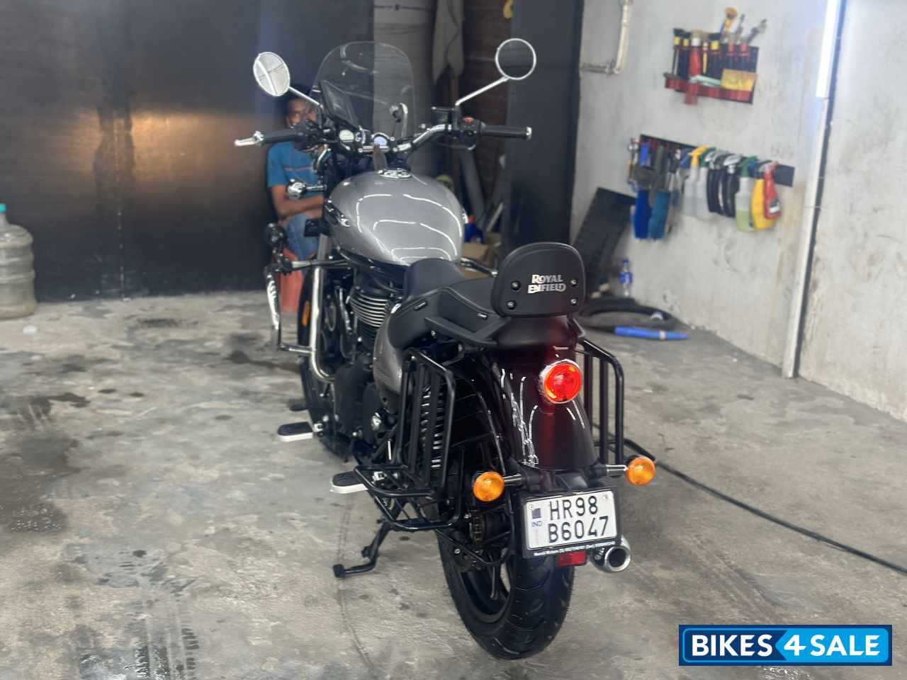 Silver Royal Enfield Meteor 350 Supernova