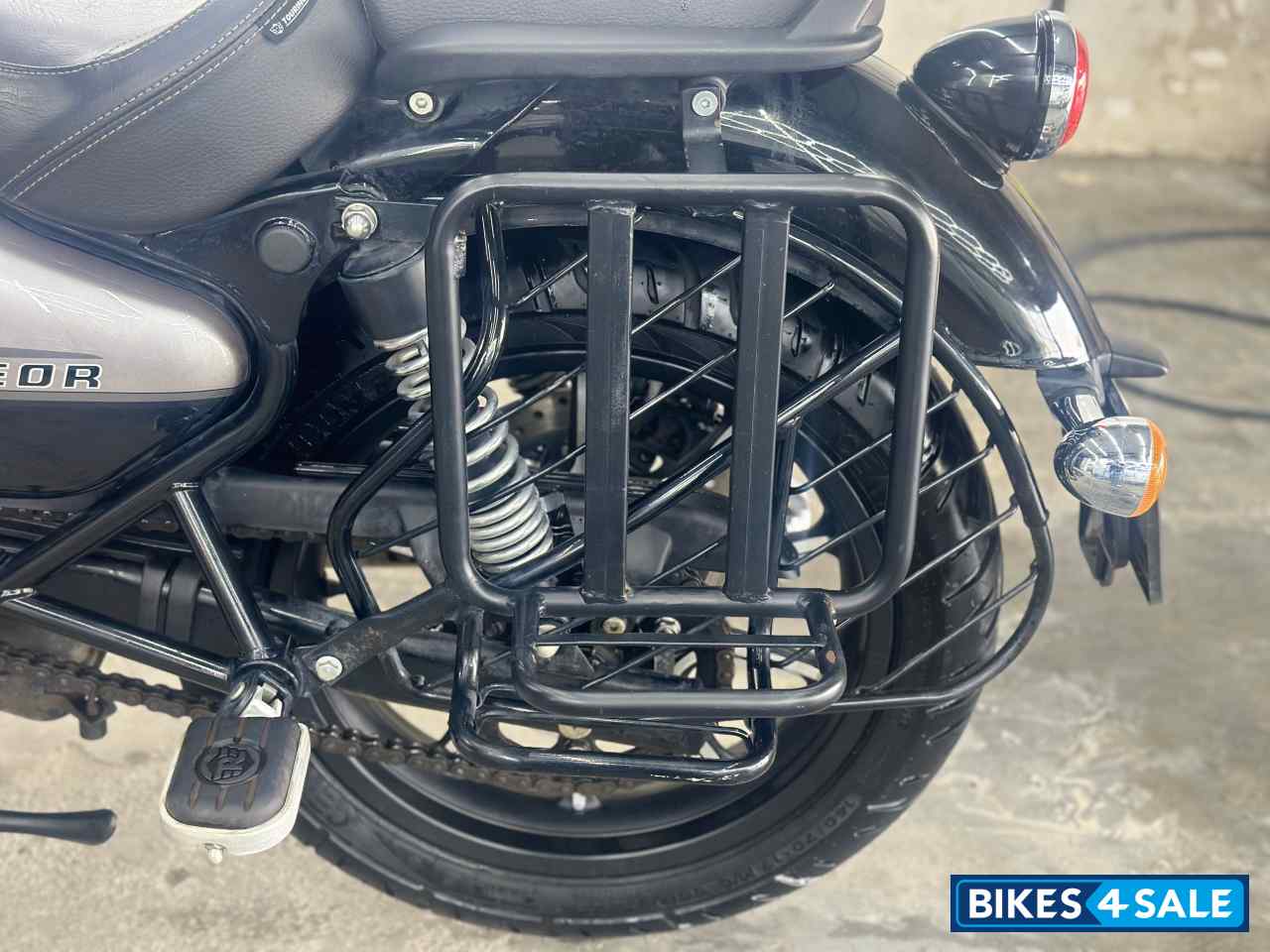 Silver Royal Enfield Meteor 350 Supernova