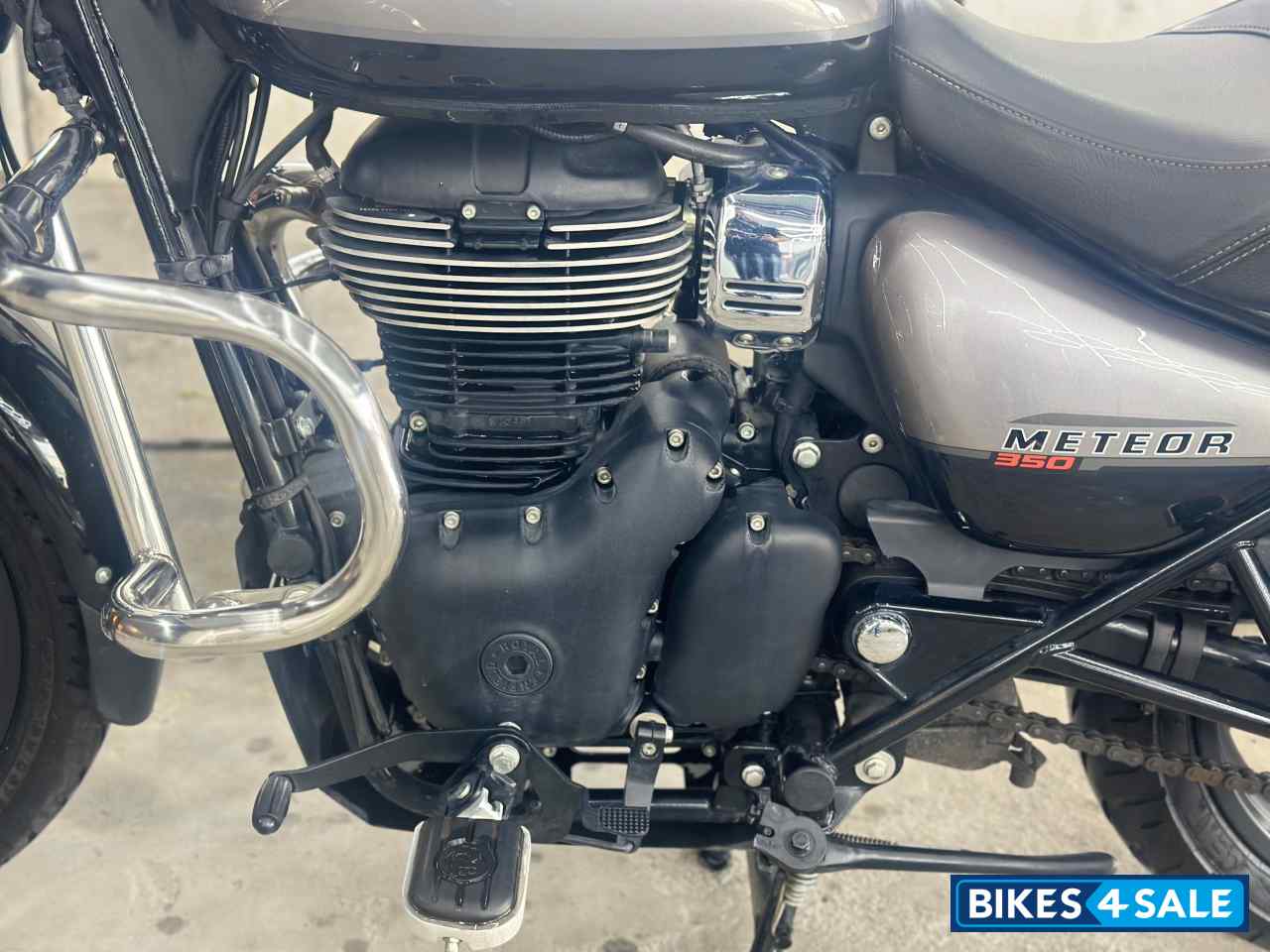 Silver Royal Enfield Meteor 350 Supernova