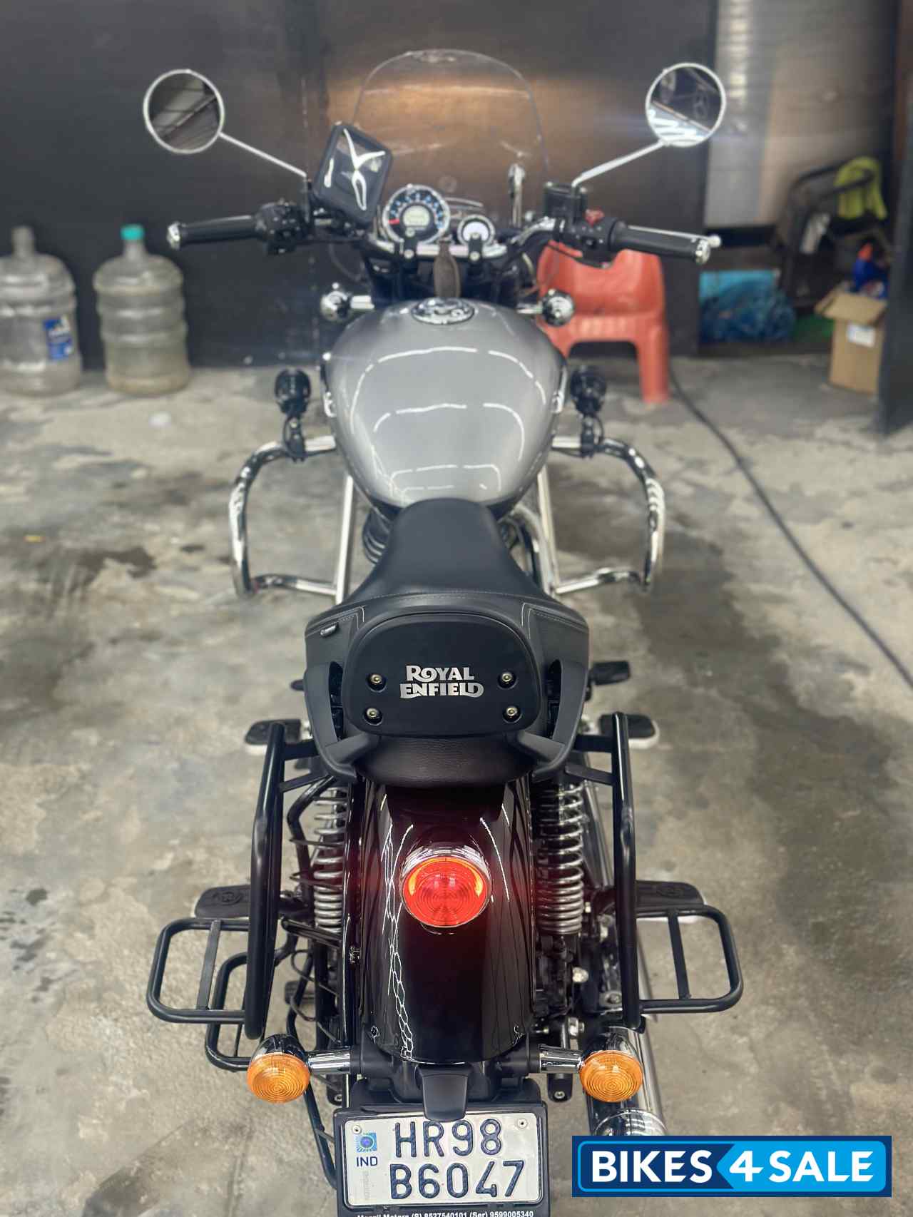 Silver Royal Enfield Meteor 350 Supernova