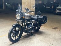 Silver Royal Enfield Meteor 350 Supernova