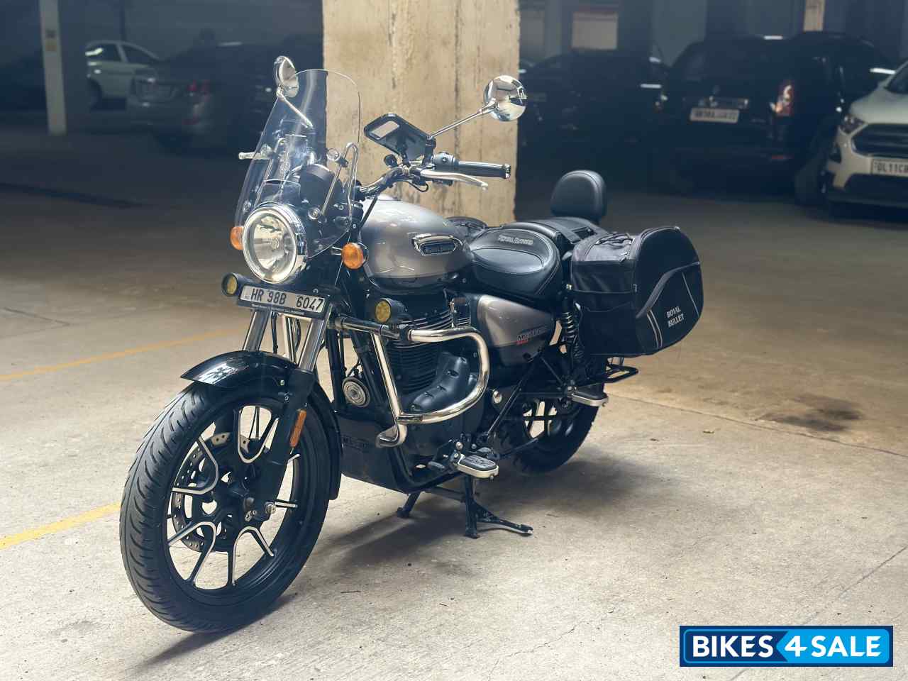 Silver Royal Enfield Meteor 350 Supernova