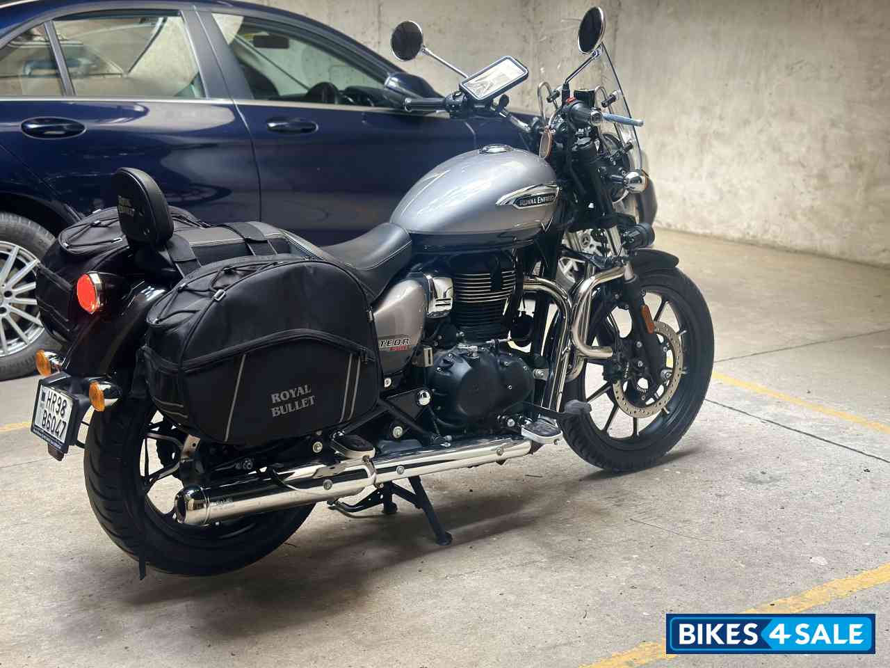 Silver Royal Enfield Meteor 350 Supernova