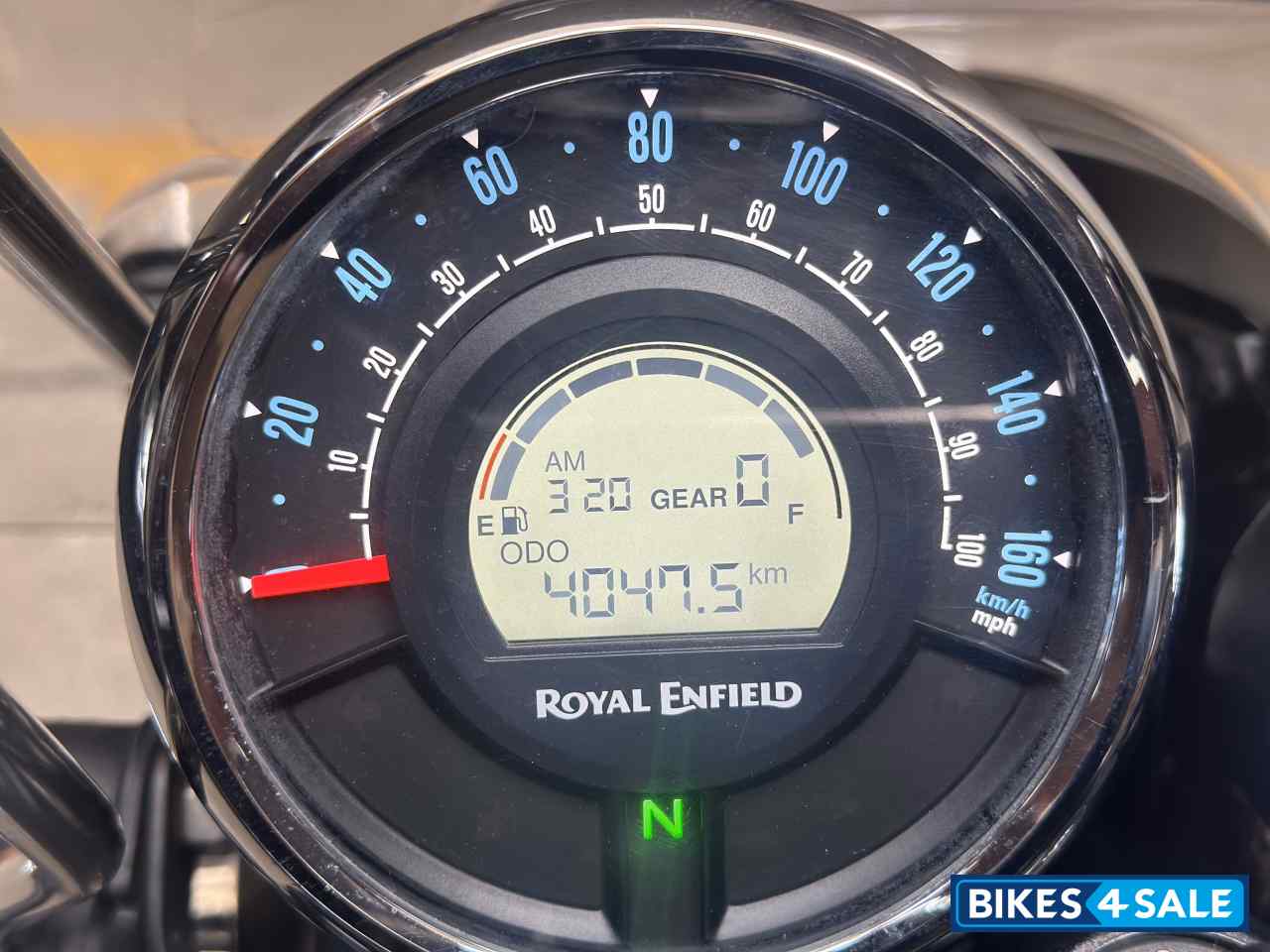 Silver Royal Enfield Meteor 350 Supernova