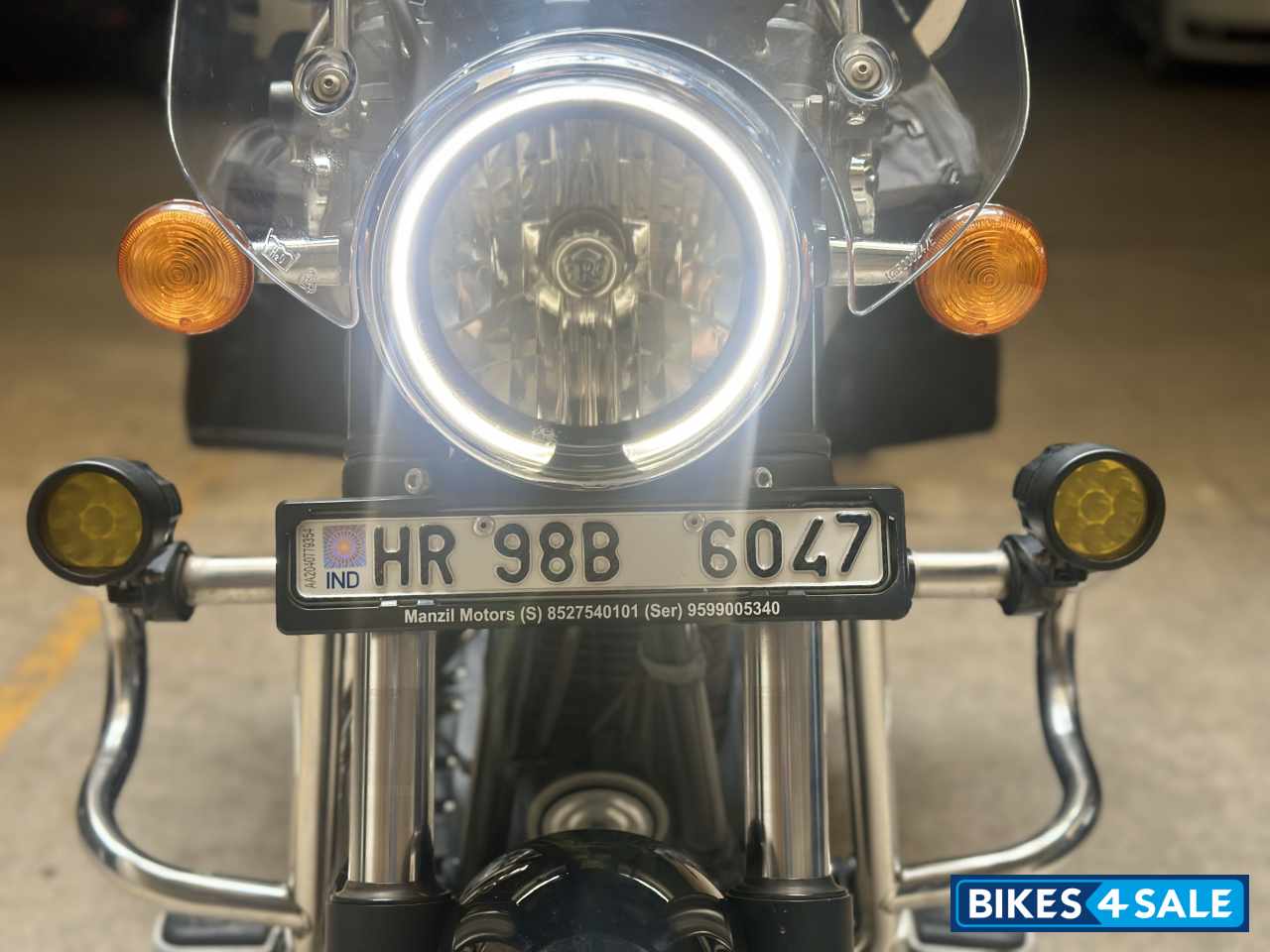 Silver Royal Enfield Meteor 350 Supernova