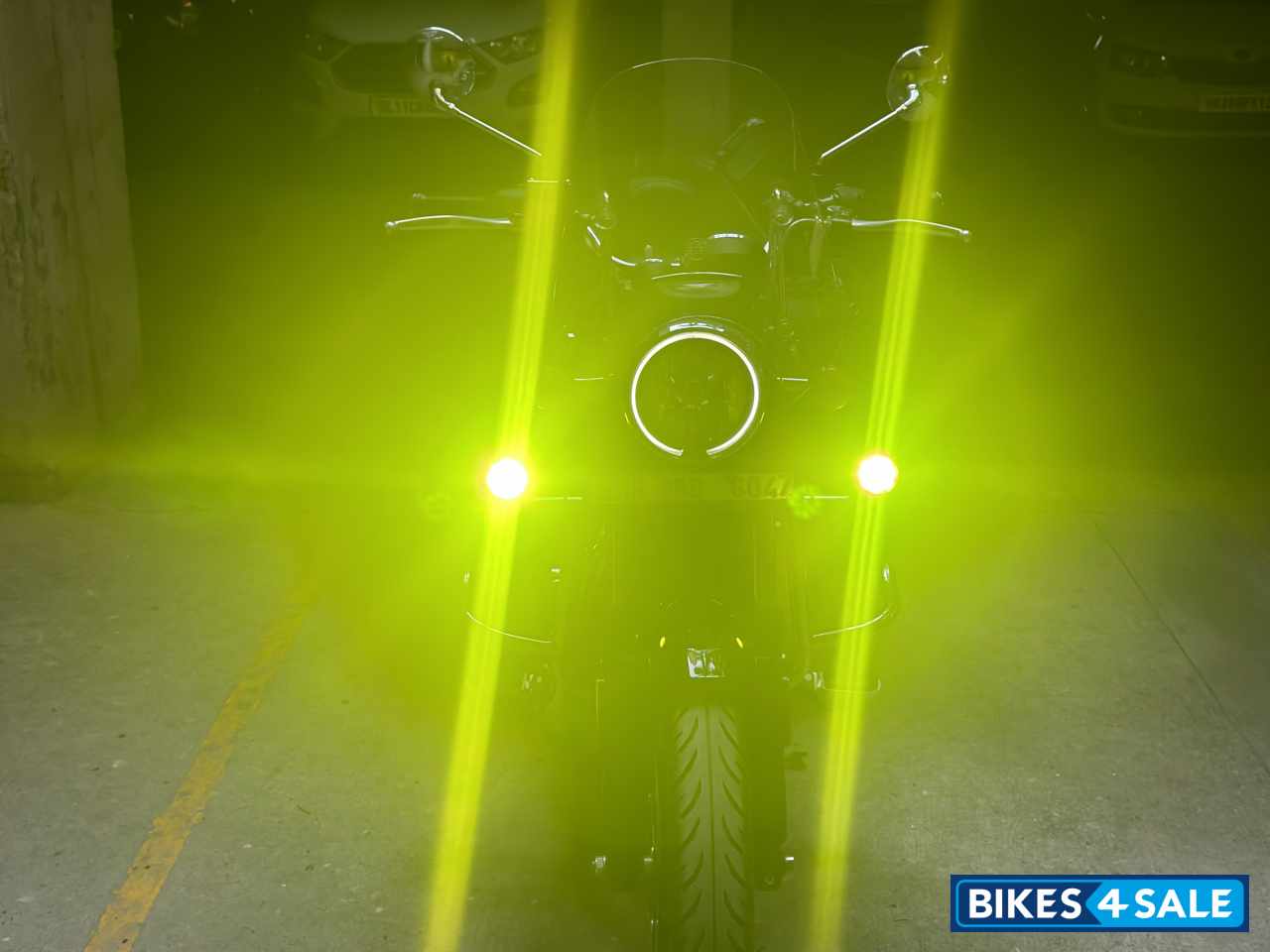 Silver Royal Enfield Meteor 350 Supernova