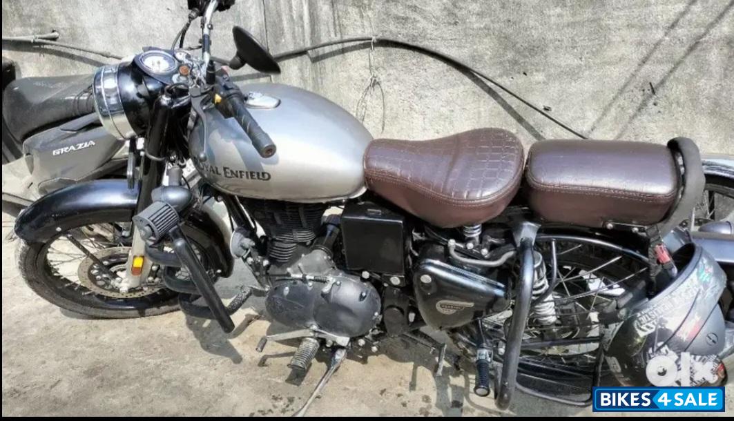 Gunmetal Royal Enfield Classic 350 BS VI